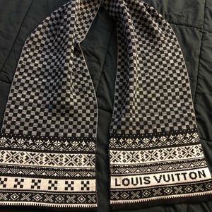 Louis Vuitton scarf men/women